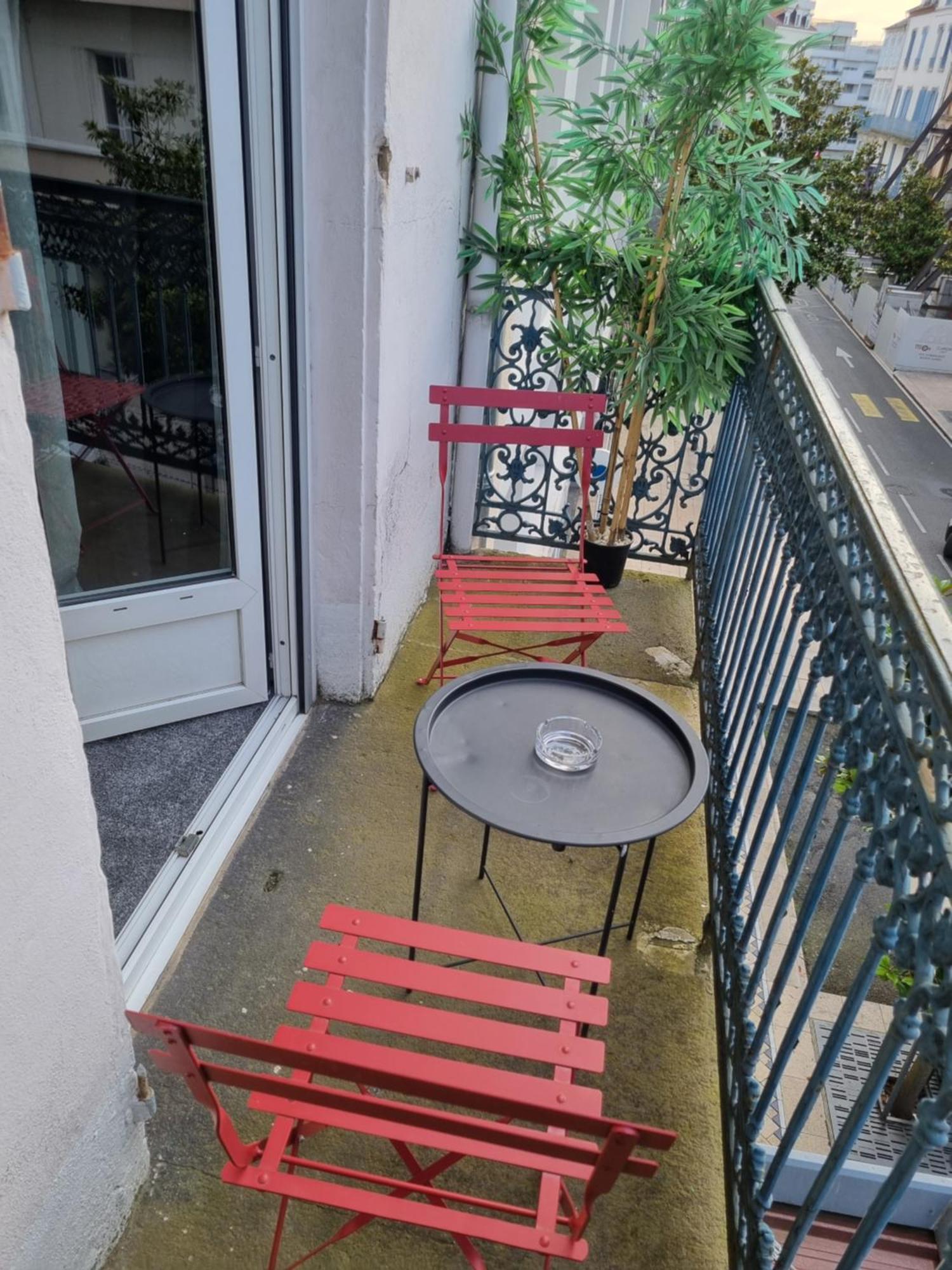 Hôtel et restaurant Le Patio VICHY Exterior foto