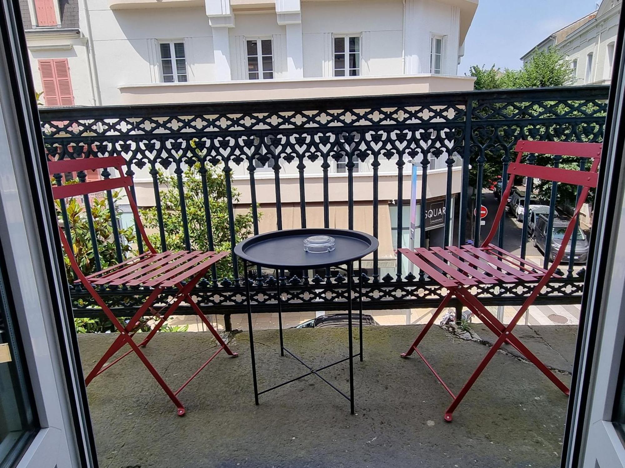 Hôtel et restaurant Le Patio VICHY Exterior foto